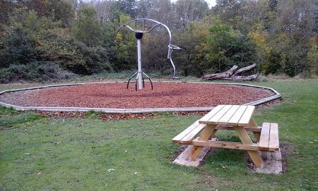 Photo of a new picnic bench in Meade Park.