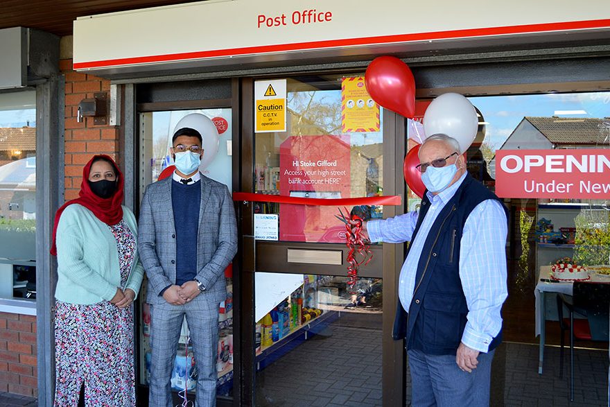 Photo of ribbon cutting ceremony.